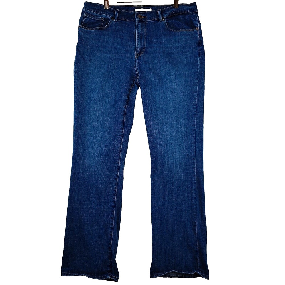 Levis Jeans Womens 14 (35x30) Blue Classic Boot Cut Mid Rise Medium Wash Denim